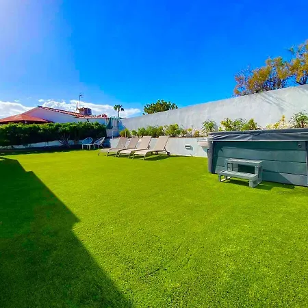 Spectacular 3-bedroom In Playa Del Ingles