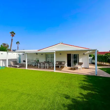 Spectacular 3-bedroom In Playa Del Ingles *